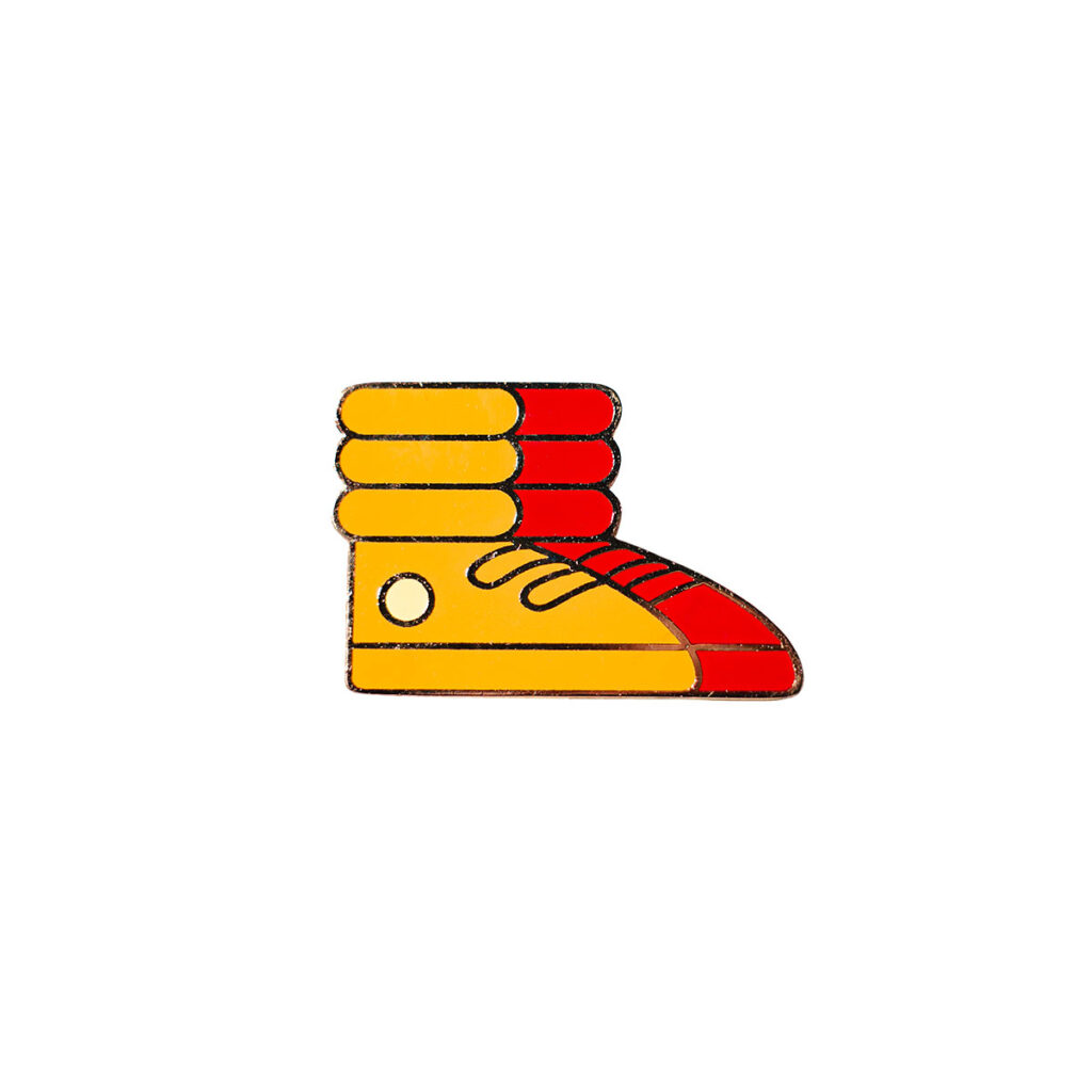 Pin zapato amarillo y colorado